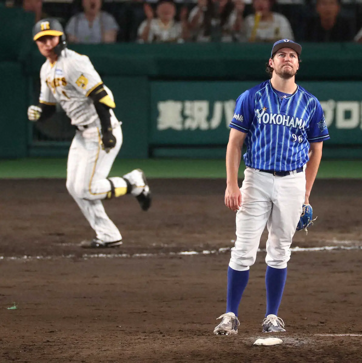 【画像・写真】DeNA・バウアー　初の甲子園で113球熱投も…8回に痛恨の同点2ラン被弾で7勝目お預け