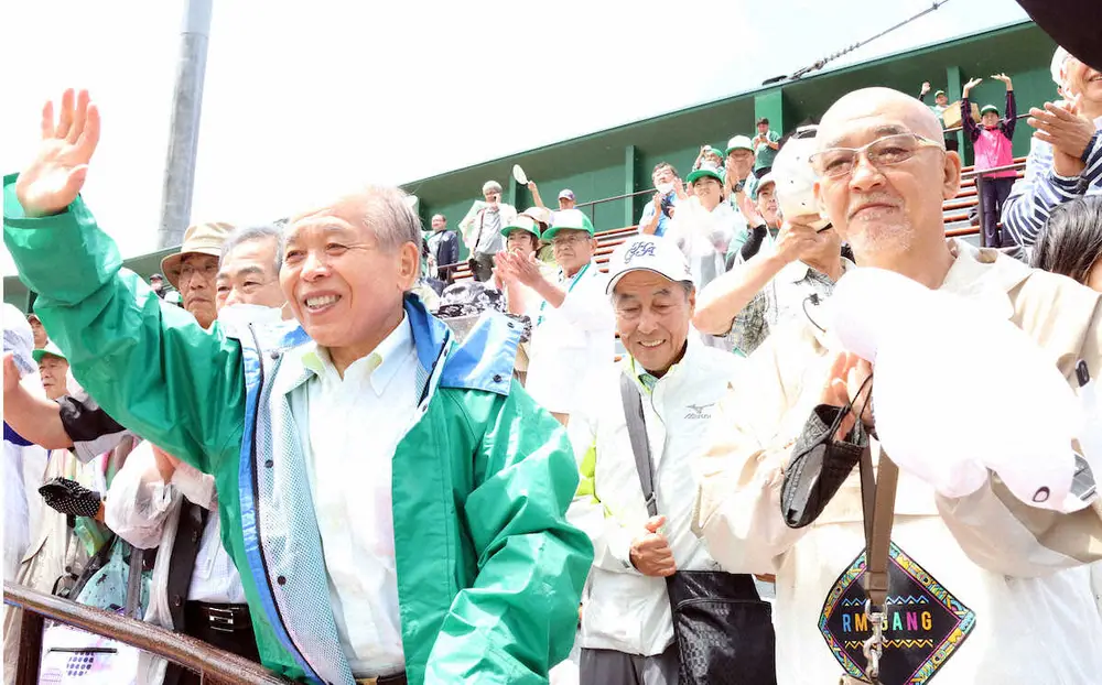 北北海道大会に初出場の足寄　鈴木宗男氏、松山千春応援に駆け付けるも雨天順延