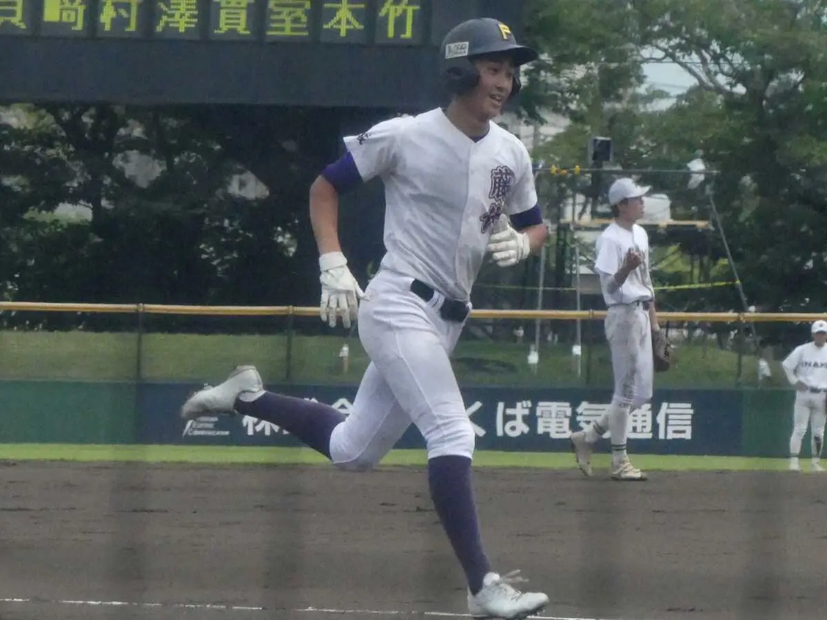 高校初本塁打を放った藤代・尾崎「3年生のために、チームのために何ができるか」