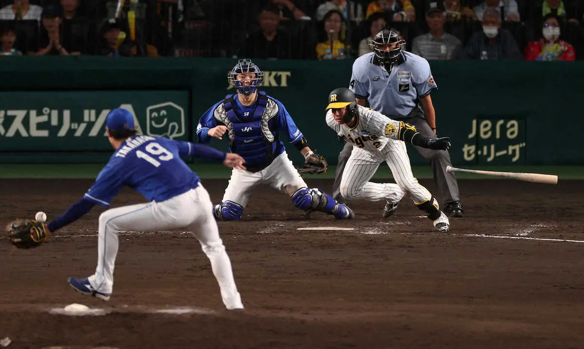 阪神、幸運続き　小野寺遊ゴロも龍空握り直し、梅野の打球は二塁手手前でイレギュラーし逆転打に