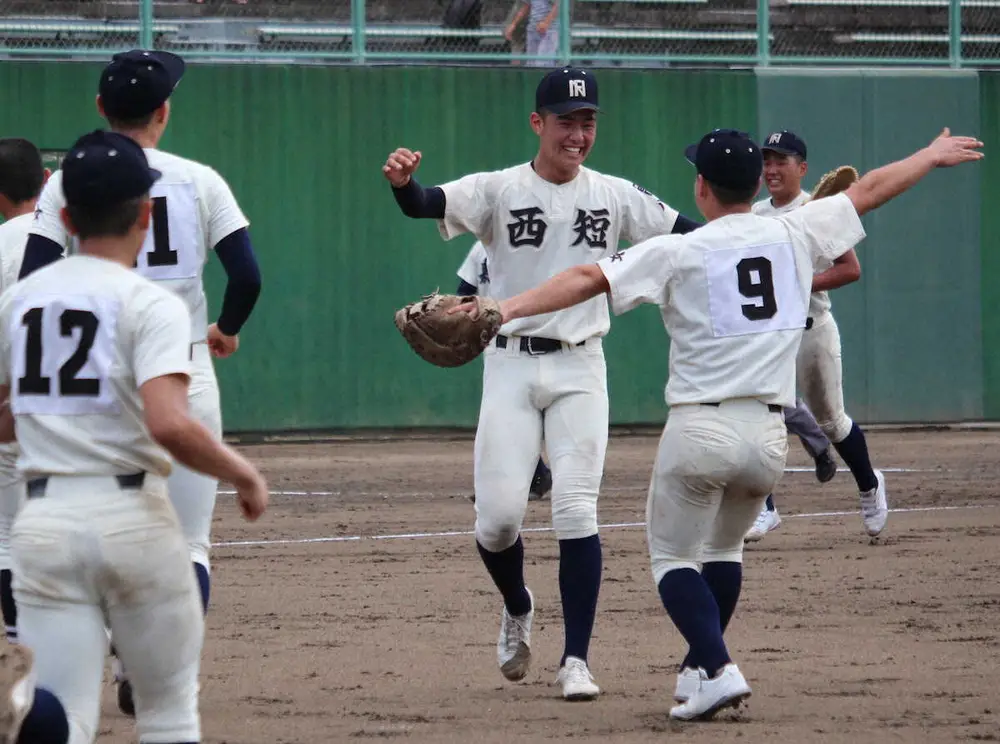 西日本短大付が延長10回タイブレークの末　1点差で逃げ切り　高校野球福岡大会