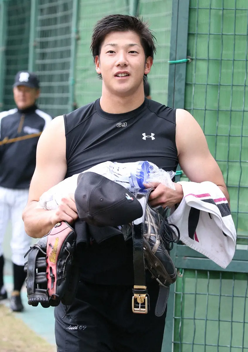 2015年、練習を終えたくましい腕を見せながら引き揚げる横田慎太郎氏