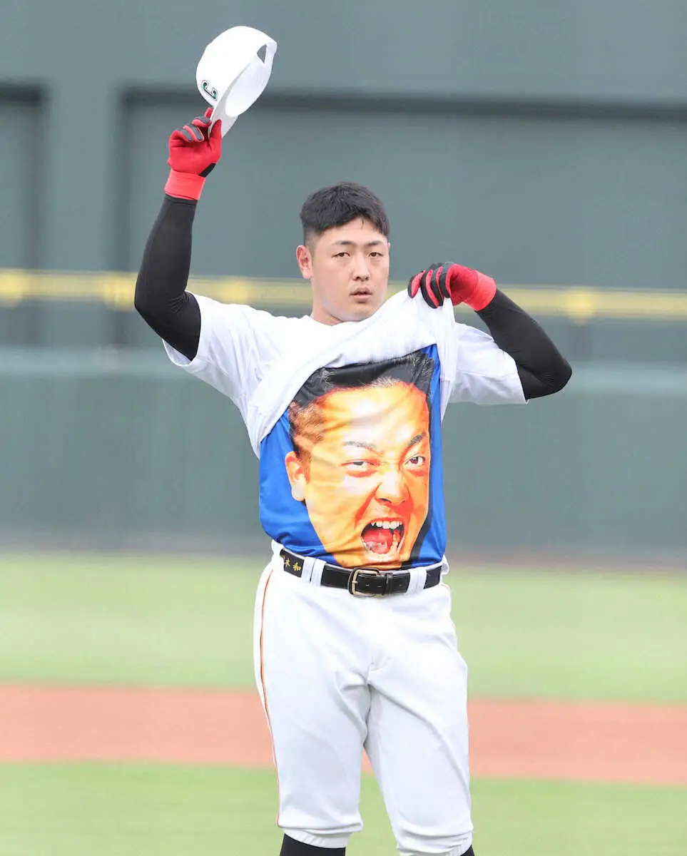 【球宴】岡本和真「あれが欲しいって…」　本塁打競争優勝で話題のTシャツは「牧君にもらいました」