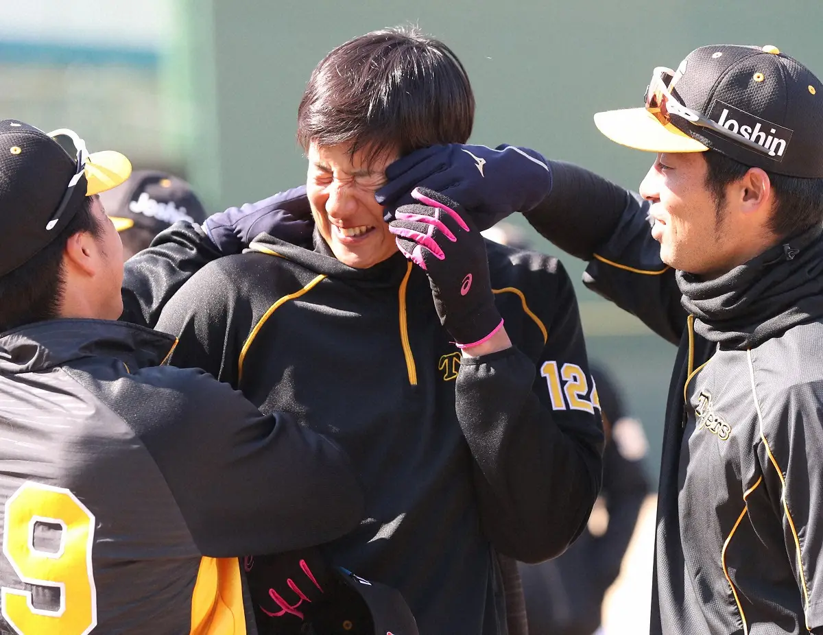 【画像・写真】日本ハム江越　阪神時代同僚の横田慎太郎さんを悼む　涙浮かべ「また一緒に野球できたら」