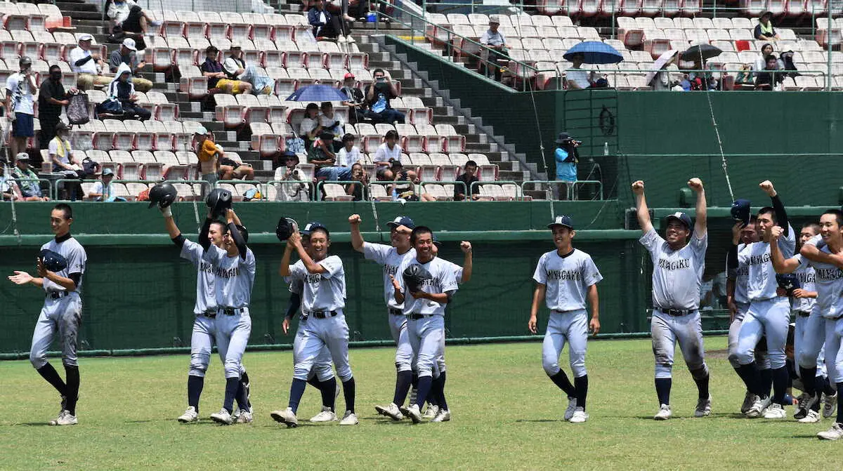 創部21年目の悲願　宮崎学園がサヨナラ初甲子園　2年生左腕・河野、延長10回156球完封