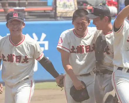 【画像・写真】土浦日大　最終回一挙5点　大逆転で5年ぶり甲子園「もう一度主将をグラウンドに」の執念実る