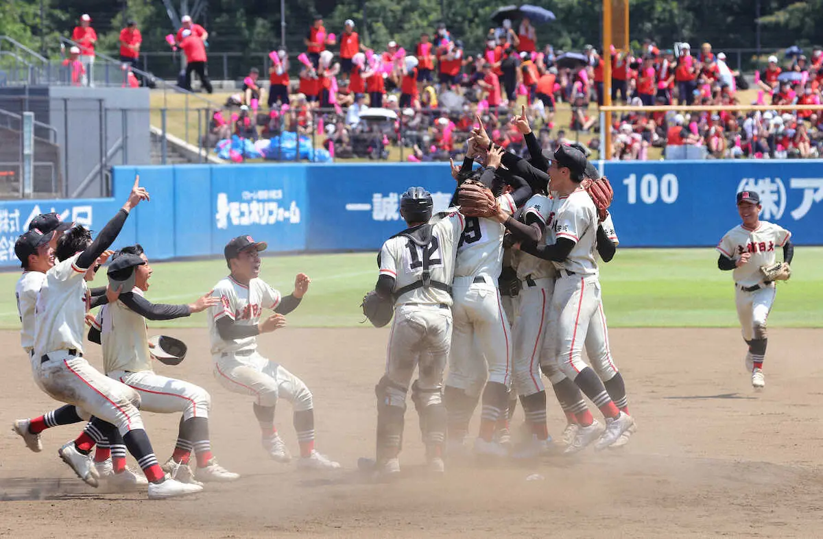 【画像・写真】土浦日大　最終回一挙5点　大逆転で5年ぶり甲子園「もう一度主将をグラウンドに」の執念実る