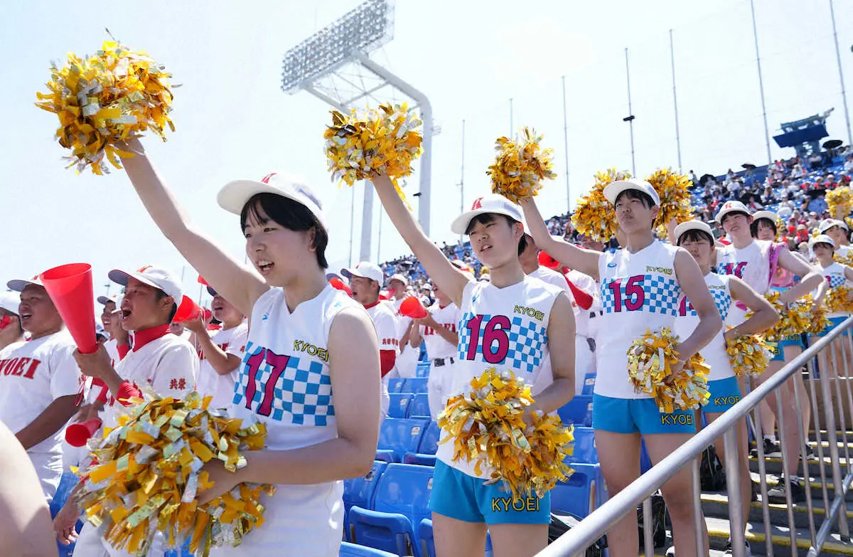 東東京決勝　共栄学園神宮スタンドで強豪・女子バレー部がポンポンで応援　東亜学園と「バレー強豪対決」
