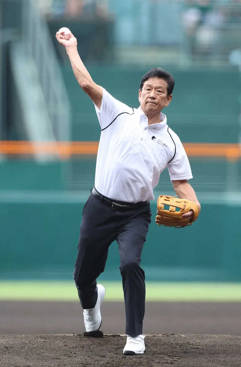 【甲子園】栗山英樹氏が始球式「むちゃくちゃ緊張した」　上田西の投手とマウンドで話したことは…