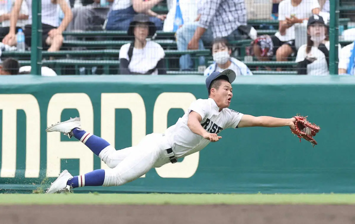 【甲子園】履正社・近沢が超ファインプレー！右翼線への飛球をダイビングキャッチ