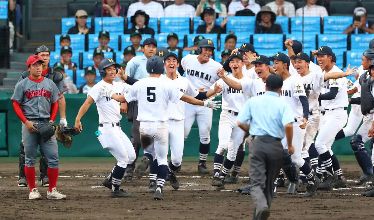 【甲子園】北海　9回投打でサヨナラ呼んだ熊谷「みんなの笑顔が見れてうれしかった」敗退クラークの分も！