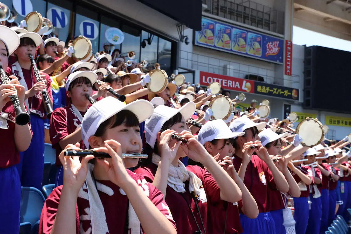 8月28日「高校日本代表VS大学日本代表」　スタンドも“熱戦”　東京六大学応援団VS習志野吹奏楽部