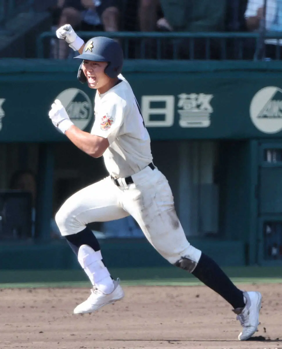 【画像・写真】【甲子園】神村学園・正林　8回勝ち越し打に「思い切ってバットを振っていった」初4強で笑顔