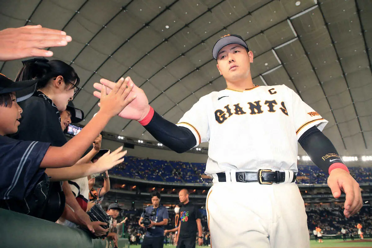 巨人・岡本和真「なんとかオレに回してくれと」　同学年の天敵・伊藤将から今季初安打が決勝打