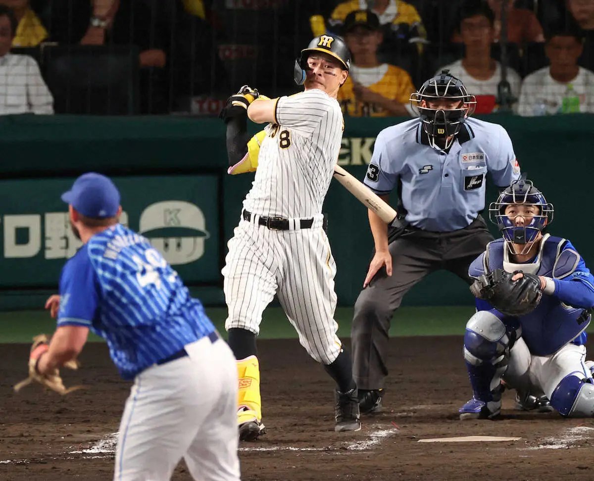 阪神・佐藤輝　止まらん!9試合連続安打「ツーベースになったんで良かったです」