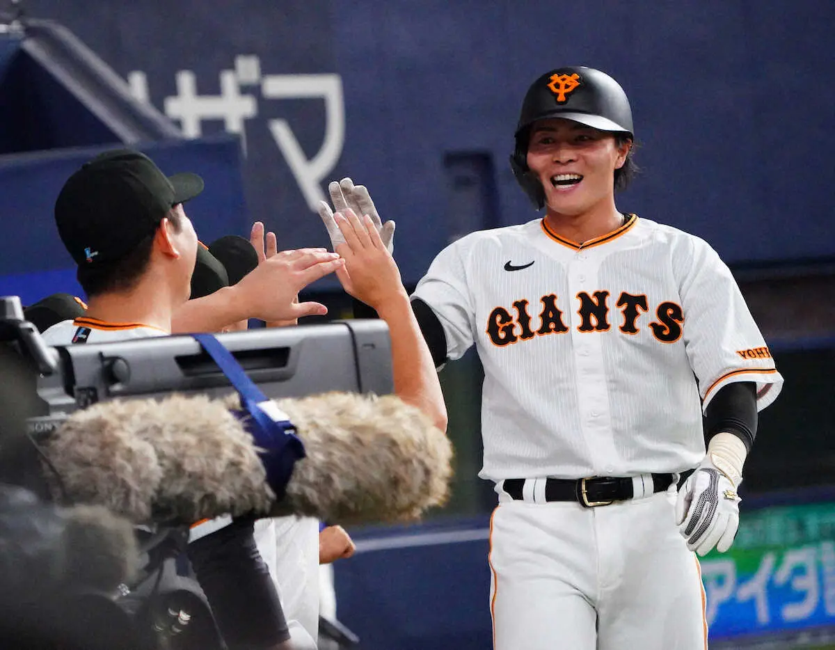 巨人2年目岡田がプロ初本塁打　「やっとプロ野球選手になれた」