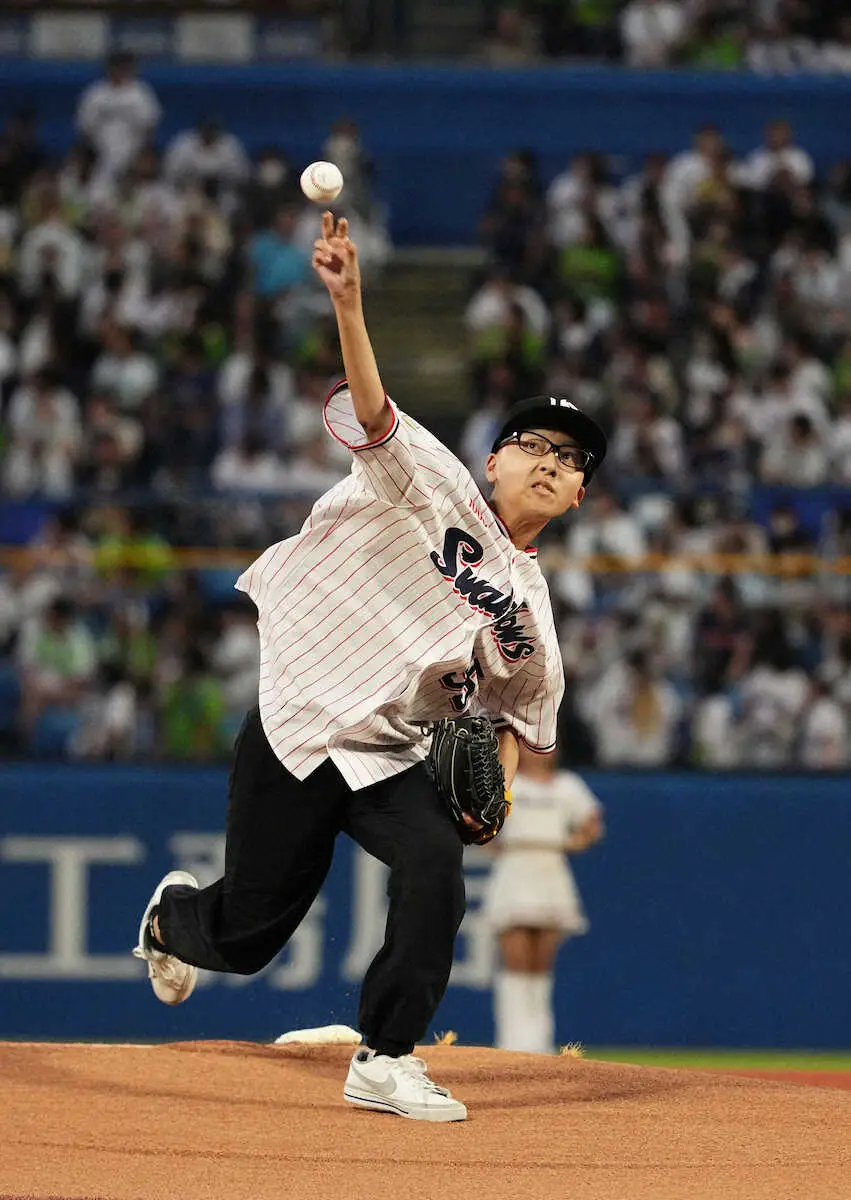 小児がんと闘う中学生・小谷さんが神宮球場で始球式　ストライク投球に「声援が後押ししてくれた」