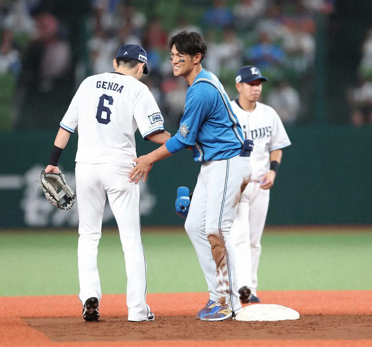 日本ハム木村　現役ラストゲームで左翼線二塁打　4回の交代時には涙