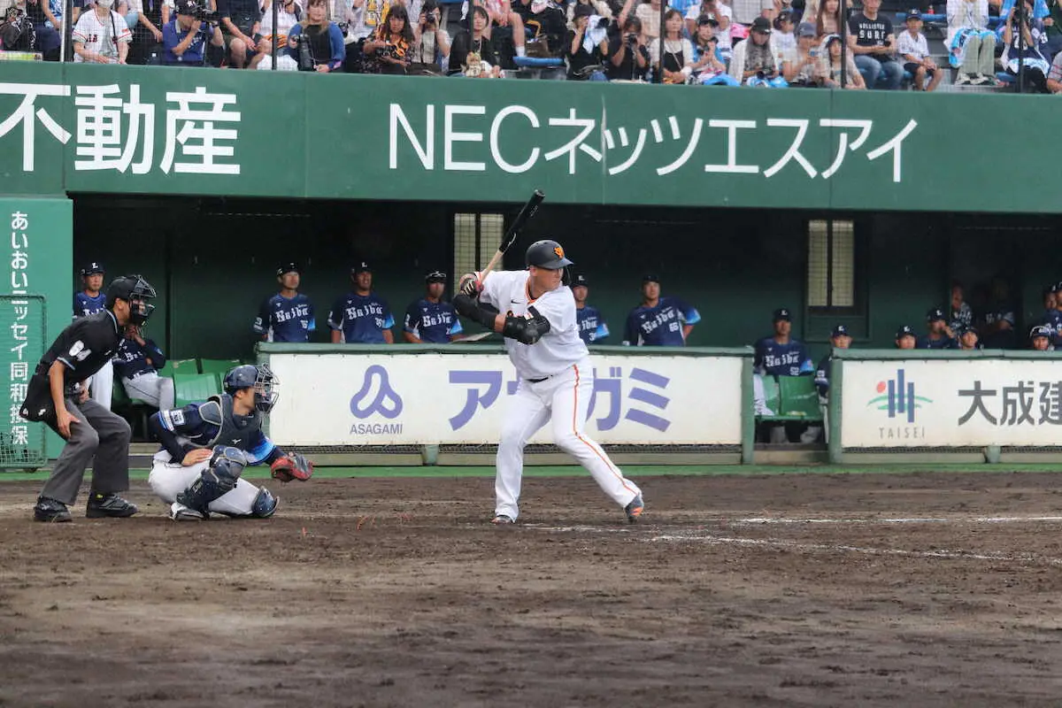 巨人・中田翔　「目標の一人」引退松田につなぐ左前打　「凄くいい思い出になった」