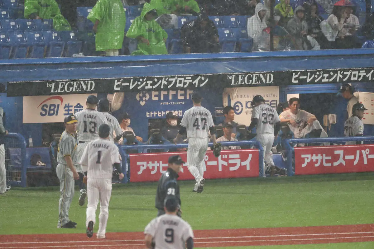 ヤクルト―阪神戦は雨のため中断…神宮球場の最終戦　阪神が3―1でリードの2回終了後に宣告