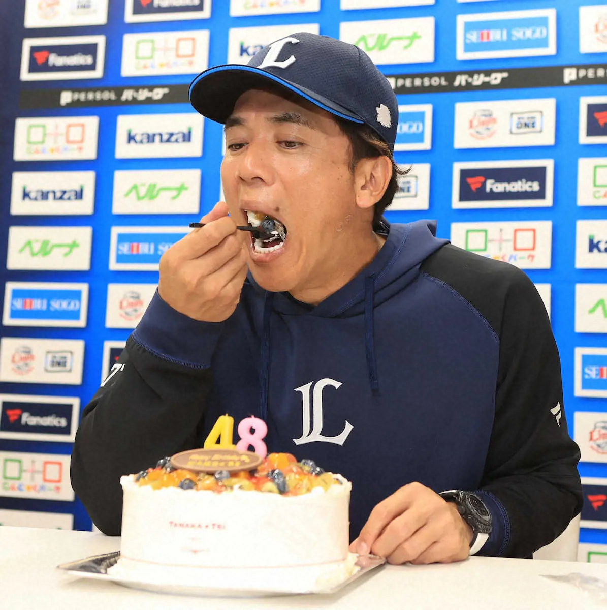 西武・松井監督が48歳の誕生日「健康でいるのが一番」ナインからも祝福