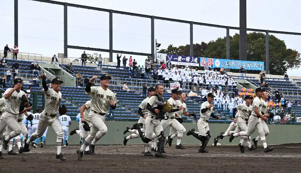 作新学院が7年ぶり6度目の優勝　先発野手全員複数安打、全員打点で28安打13得点