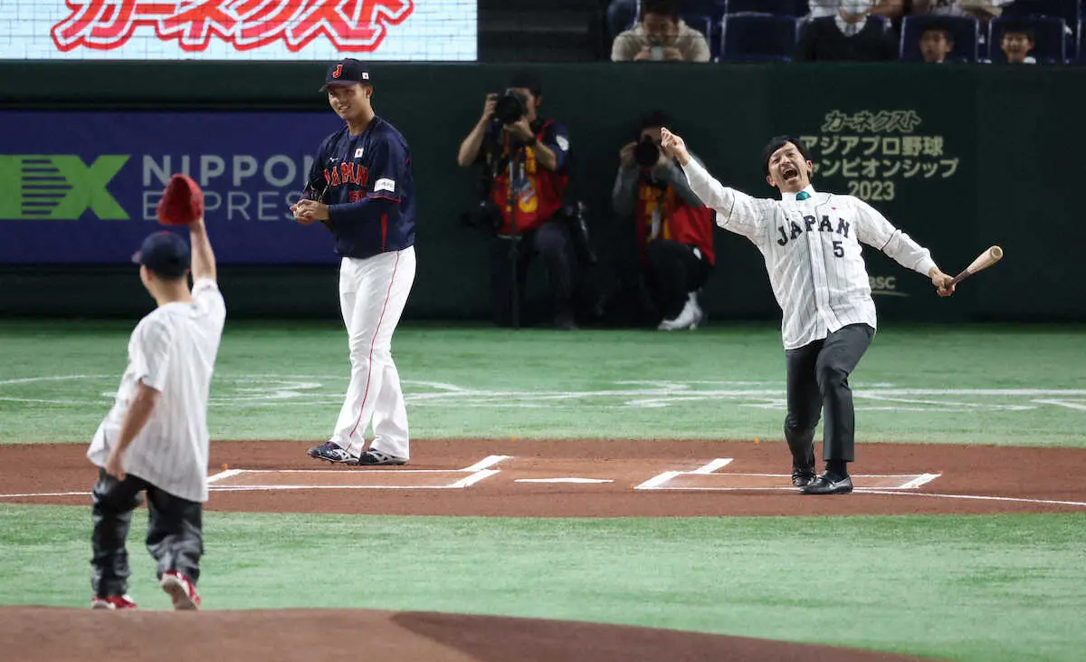 那須川天心が“熱男”松田宣浩と始球式で対決！トリケラトプスポーズも「最高の空振りできた」