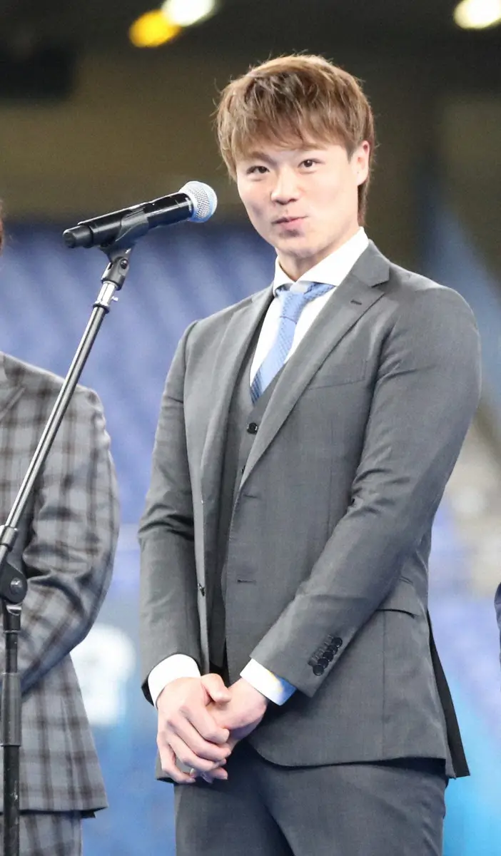 昨年のファン感謝デーで、スーツで決めて登場した山崎福（2022年11月23日撮影）