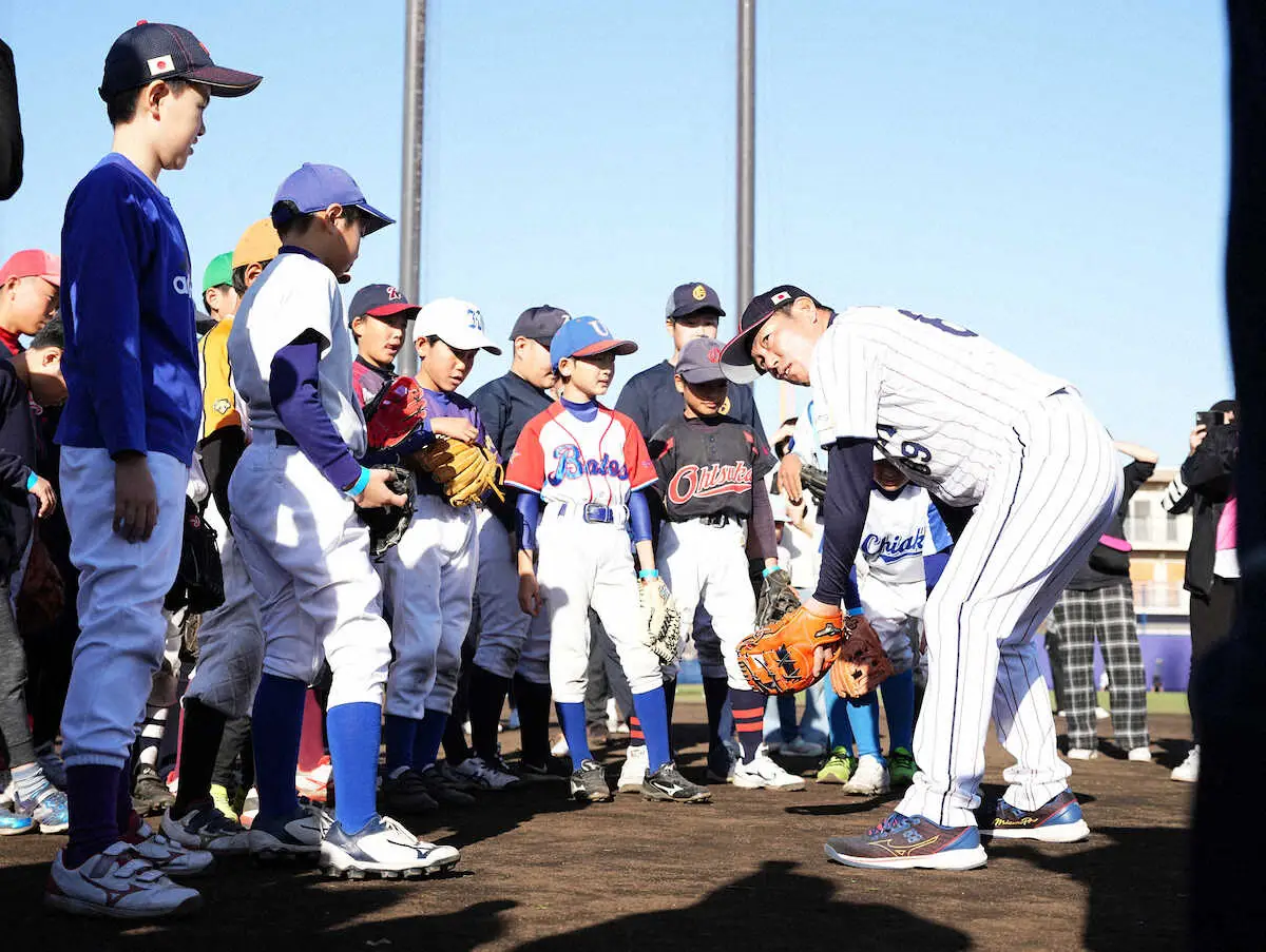 侍・井端監督　ドジャースと契約の大谷に「子供たちが憧れてくれれば野球界も盛り上がる」日通で野球教室