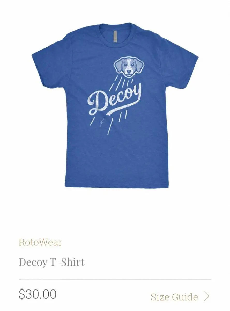 大谷翔平の愛犬「デコピン」　早くも海賊版Tシャツがネット上に登場　1枚30ドルで販売