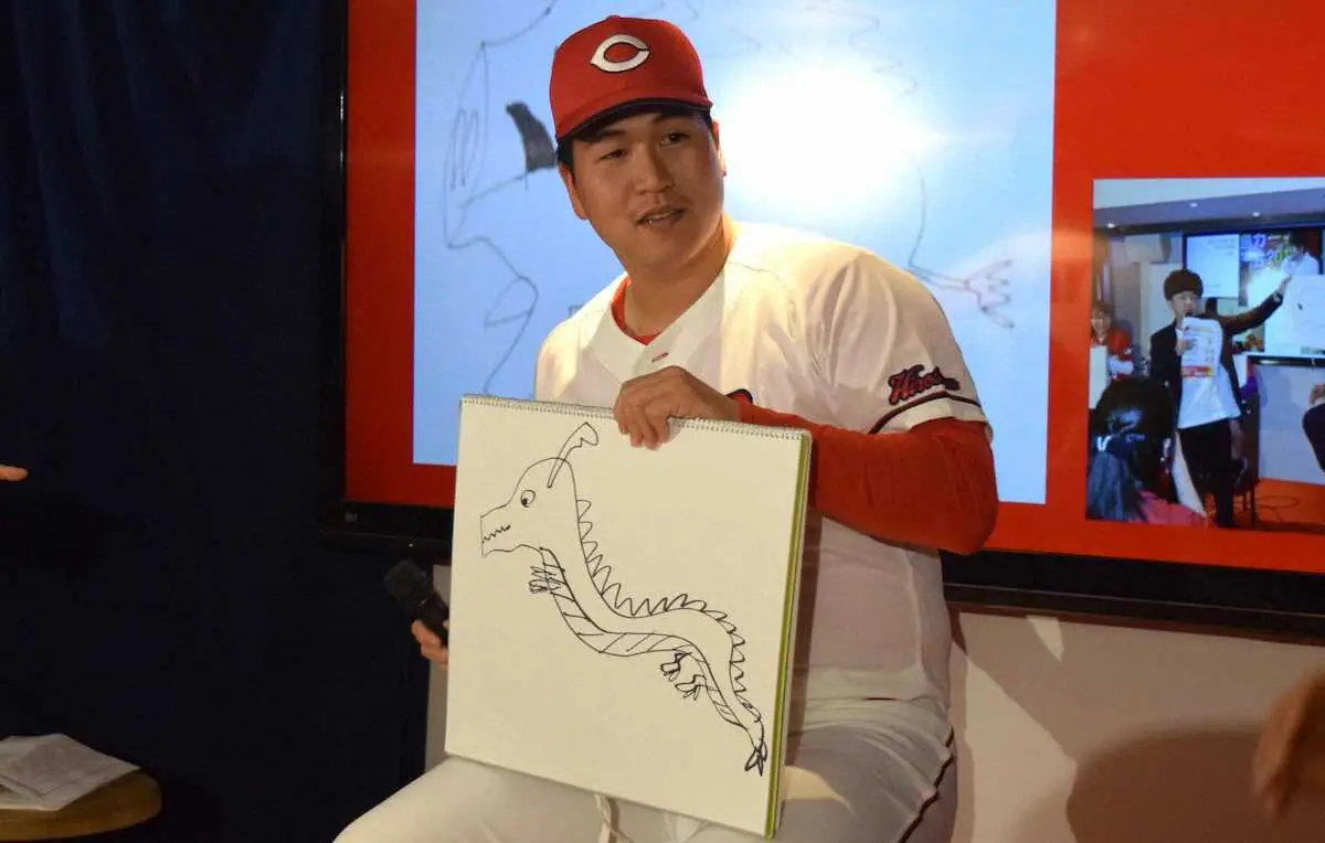 来年の干支「辰」のイラストを描いて披露した矢崎拓也投手