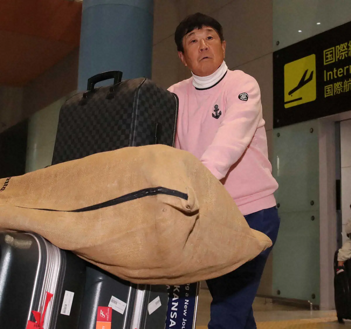 38年ぶり日本一の阪神がハワイ旅行から帰国　ファンからは「お疲れ生です」の声