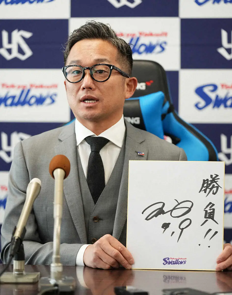 球界最年長のヤクルト・石川がダウン更改　23年目の来季へ決意の「勝負！！」