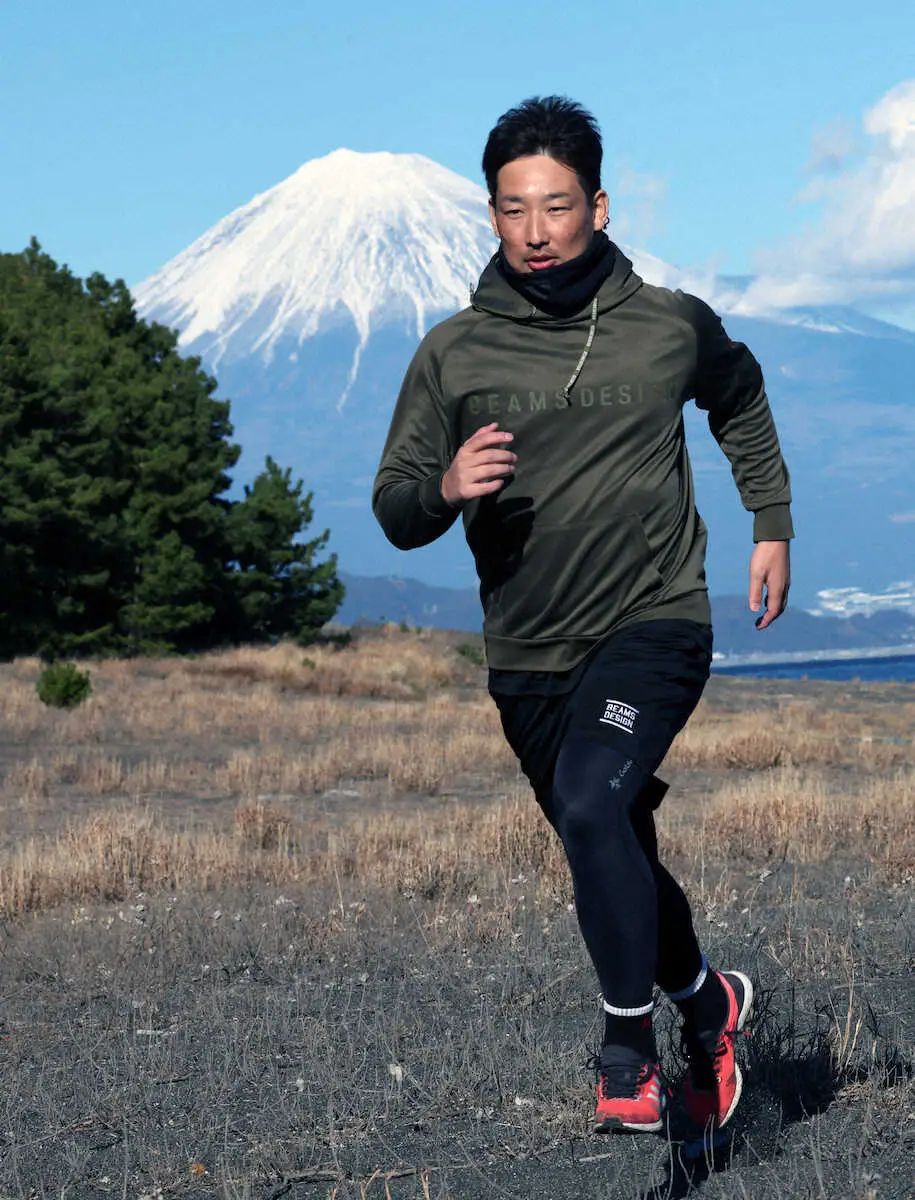 阪神・岩崎　富士山を背に誓う通算100S　湯浅との守護神争い「簡単に譲るつもりはない」