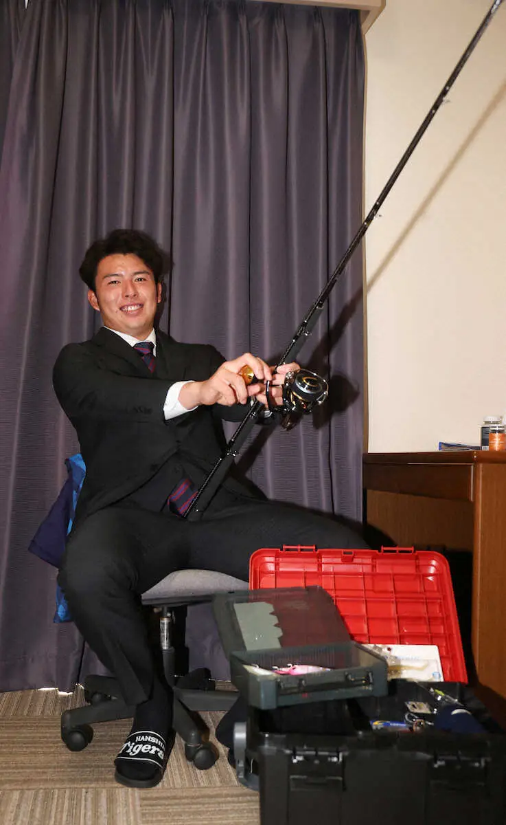 阪神ドラ2椎葉　セ界の“大物釣り”意欲！　釣り竿を手に入寮　猛者との対戦は「燃えると思う」