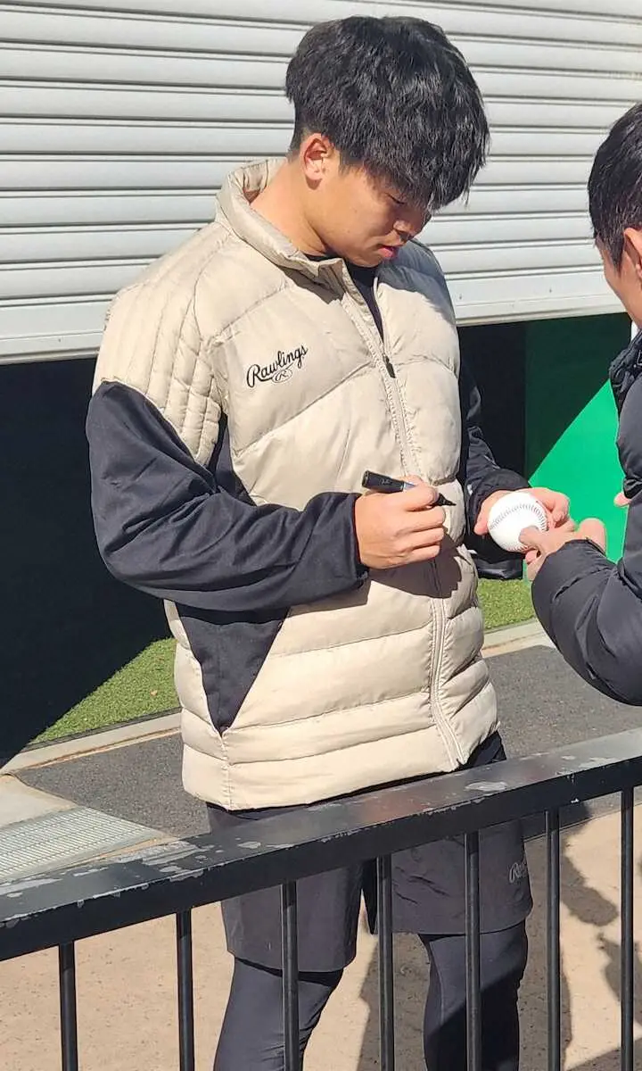 西武ドラ5・宮沢太成が「プロ初投げ＆初サイン」　ブルペンで14球　サインには「実感が沸いた」　