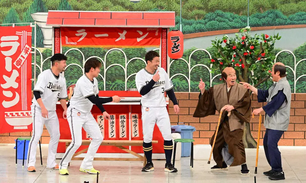 オリックスの安達、阿部、小木田が吉本新喜劇出演　間寛平からネタ直伝で場内は大爆笑