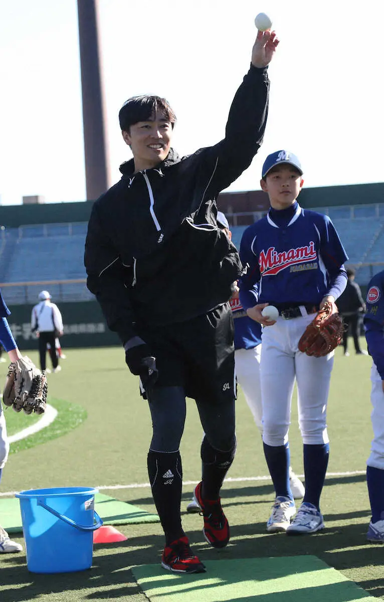 ソフトB・和田が最高の笑顔　子供たちと触れ合い「大好きだった投げて、打って、走ってを思い出せた」