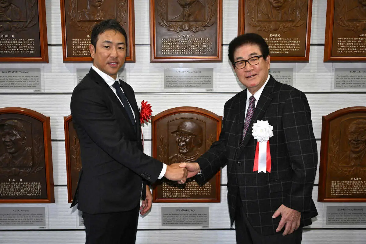 山本浩二氏「ガッツ、根性のある選手でした」　ゲストスピーチで黒田氏の殿堂入りを祝福
