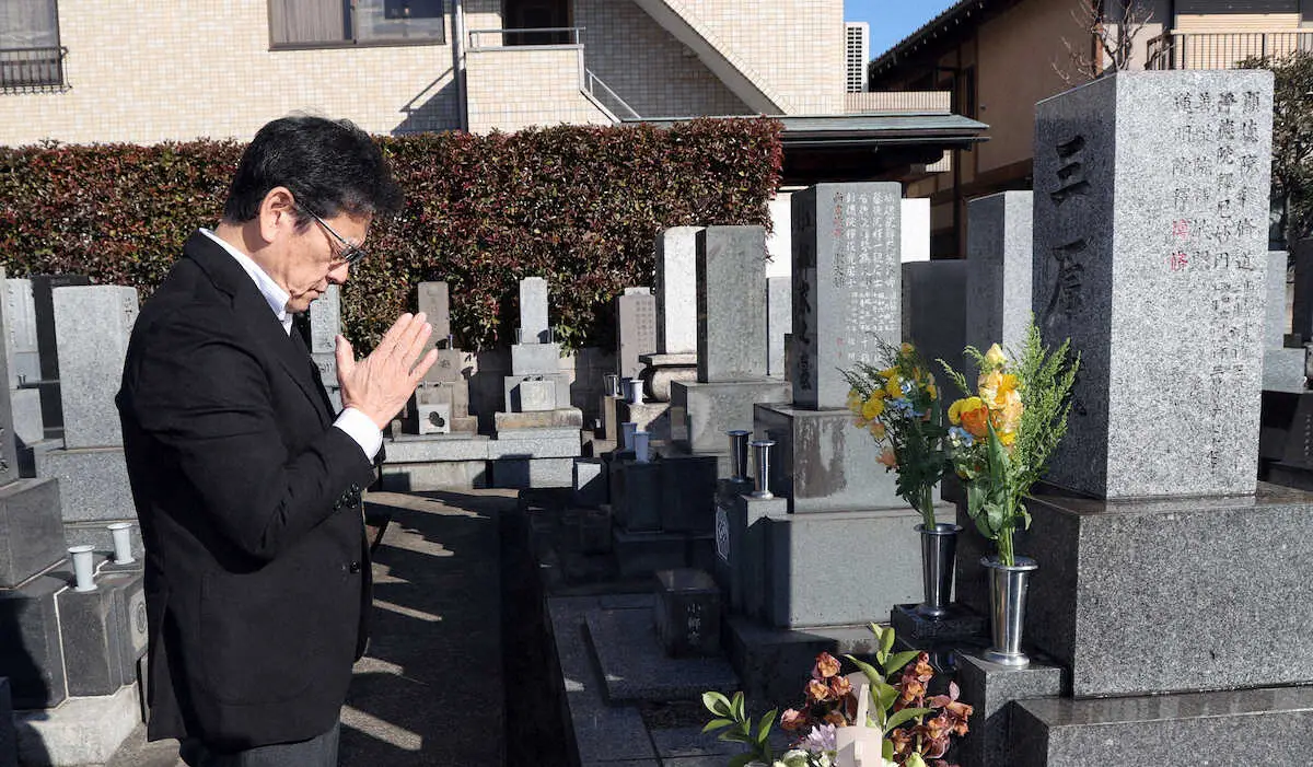 日本ハム・栗山CBO　三原脩氏墓前で決意新た「少しでも近づけるように」
