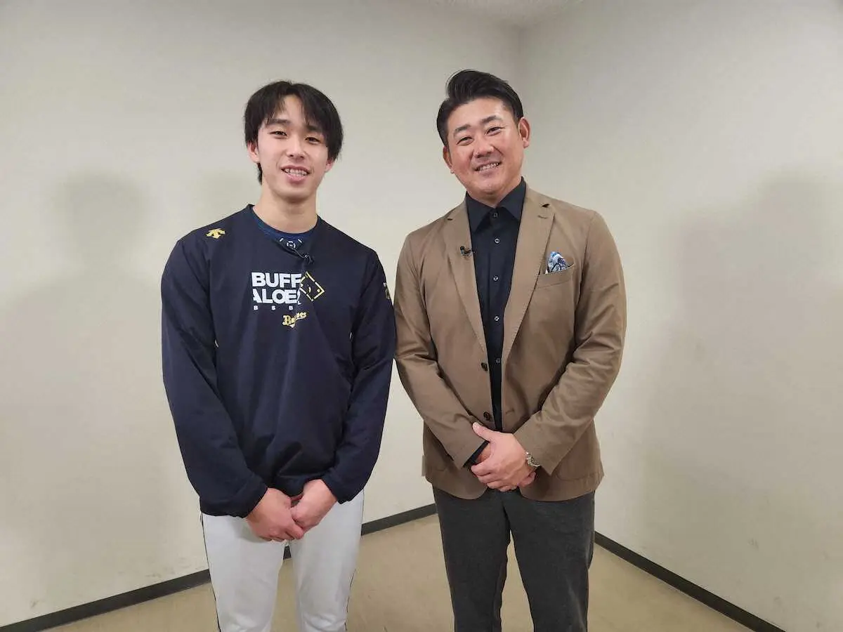 オリックス・斎藤（左）にインタビューした松坂大輔氏
