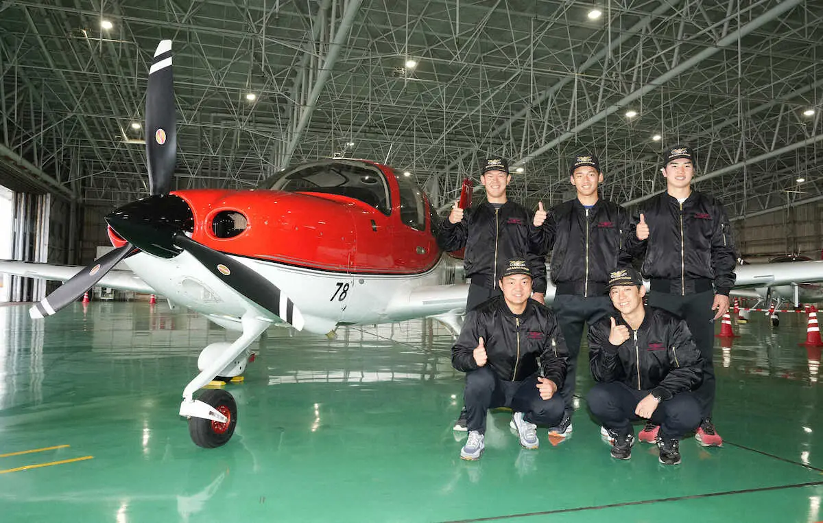 ソフトB　新人5選手がオフ日に“機長”な体験　宮崎市内の航空大学校で