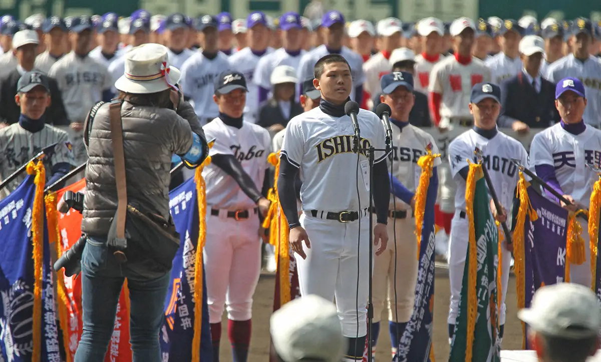2012年3月、第84回選抜高校野球大会開会式で選手宣誓を行う石巻工の阿部翔人主将
