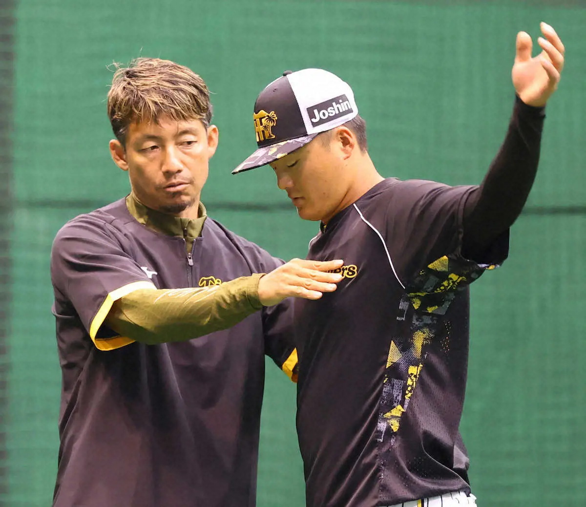阪神OB鳥谷敬氏、前川に送球フォーム助言　力を入れるのは「最後のリリースポイントだけ」　