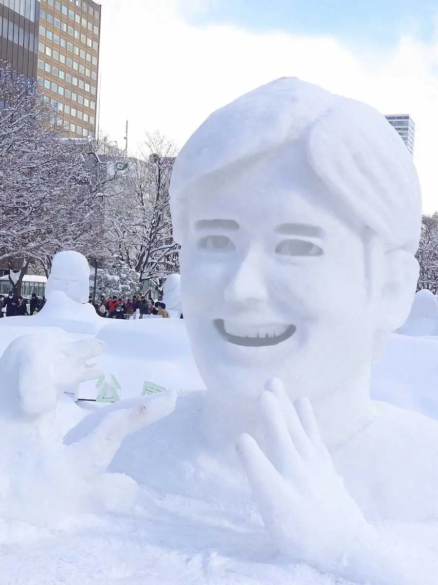 ドジャース・大谷翔平と愛犬デコピンの雪像が大人気！　さっぽろ雪まつり最終日