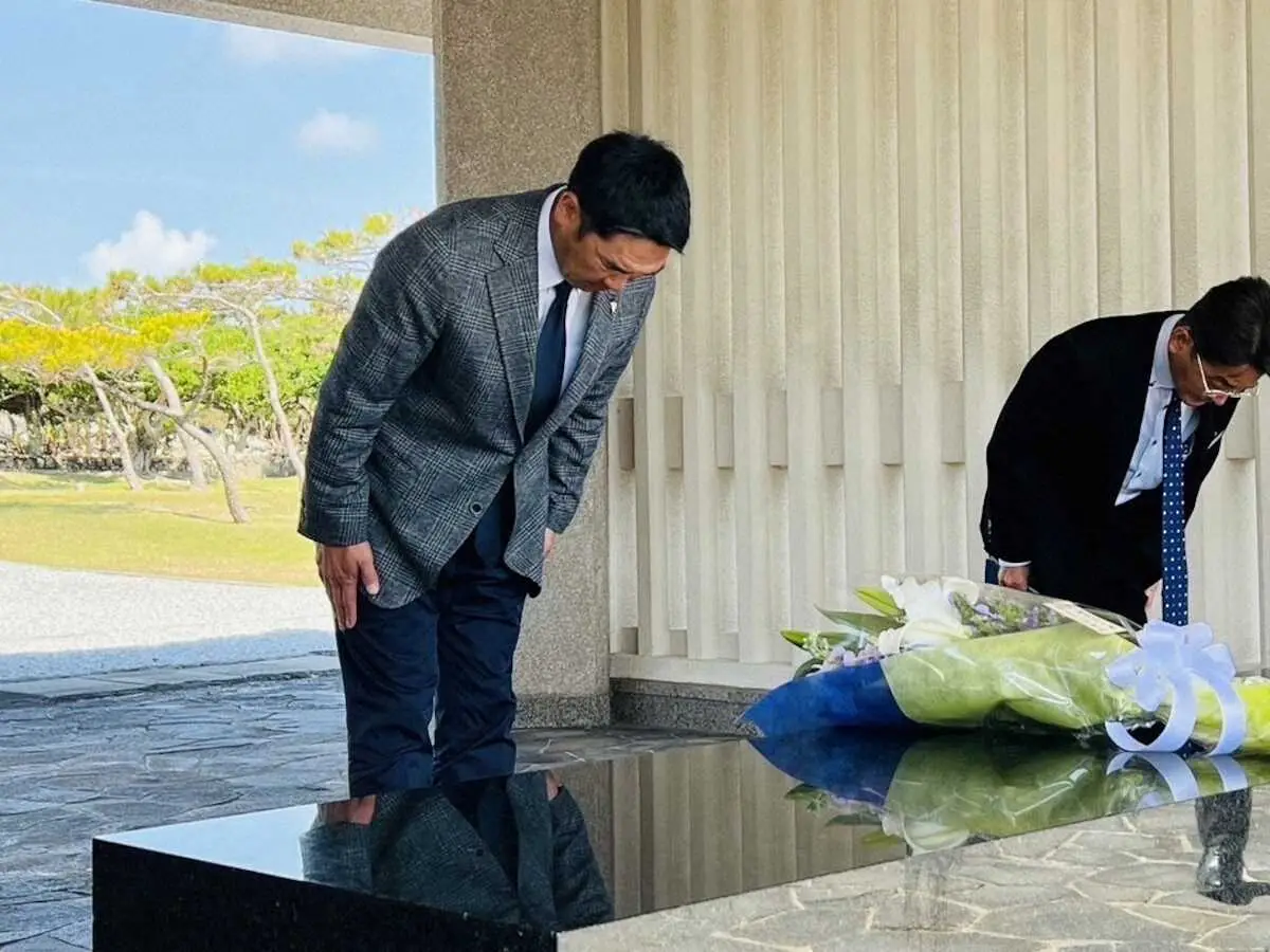 巨人・阿部監督　平和祈念公園を訪問「改めて平和な日常へ感謝」