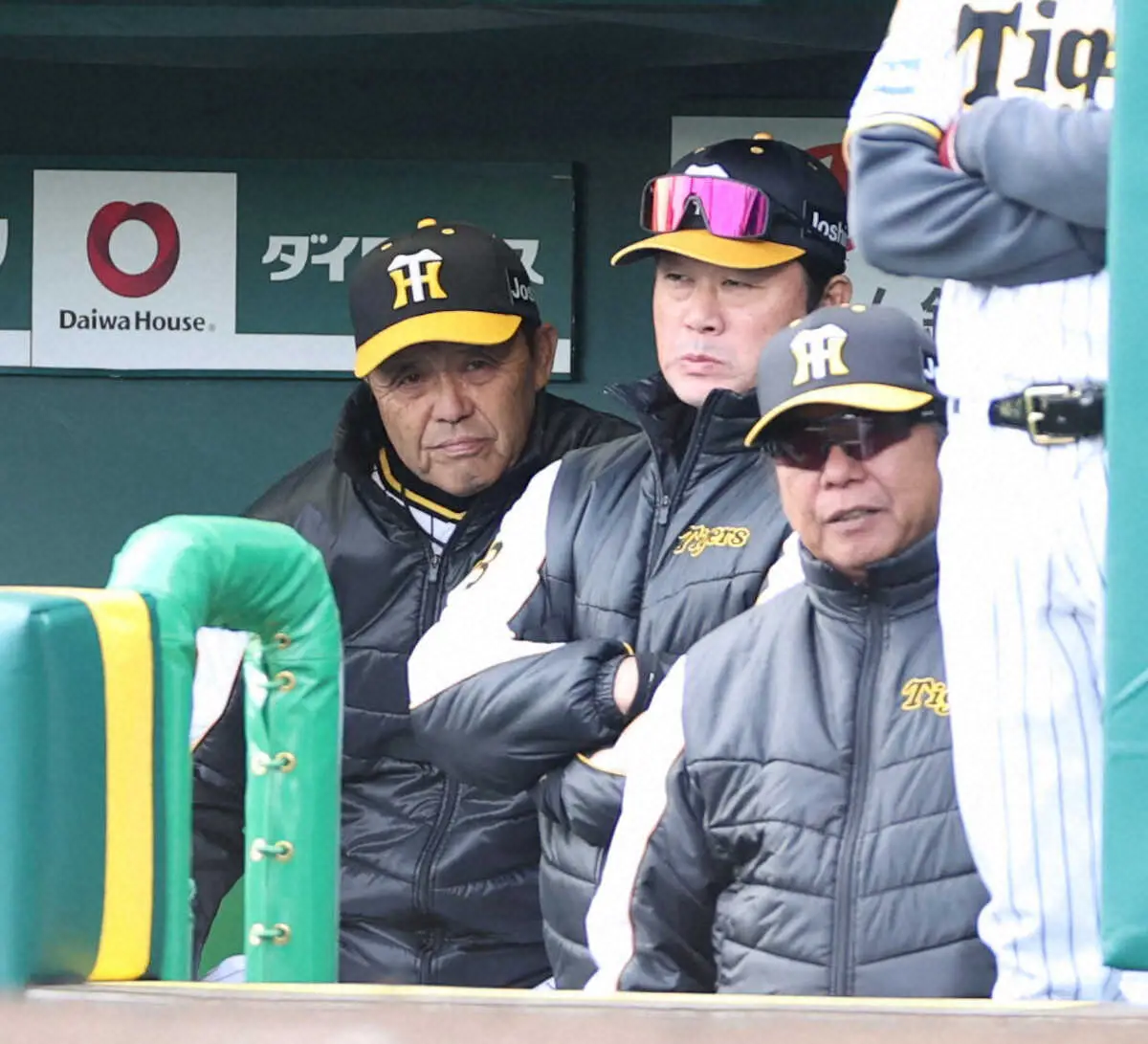 阪神　1イニング4失策…記録的守乱に岡田監督「初めてや俺も。凄いことが起きるな」