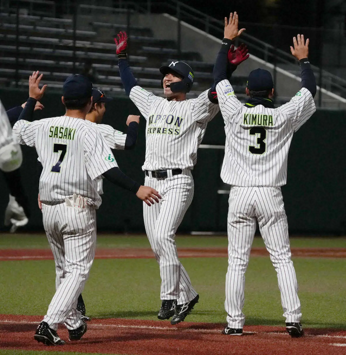 日本通運　代打・田中がサヨナラ二塁打「野球人生初なんで、メチャクチャ気持ちいい」