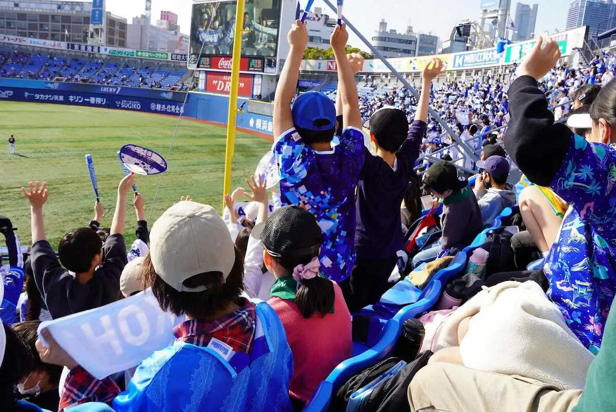 2日間にわたり横浜スタジアムに招待された児童たち（球団提供）