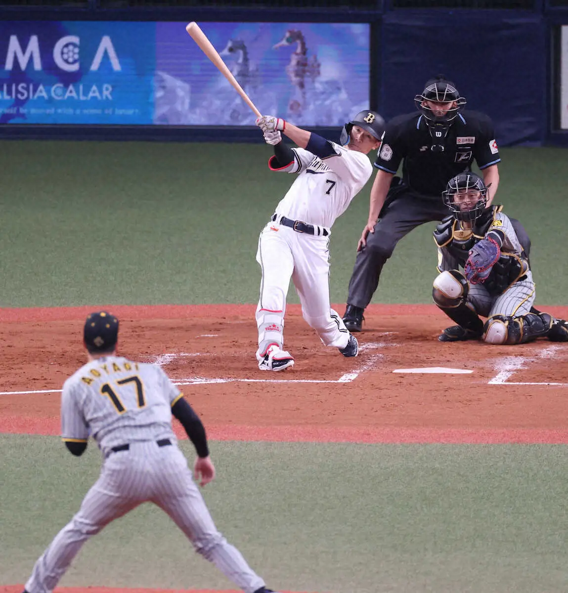 ＜オ・神＞3回、先頭のオリックス・西川は本塁打を放つ（撮影・須田　麻祐子）